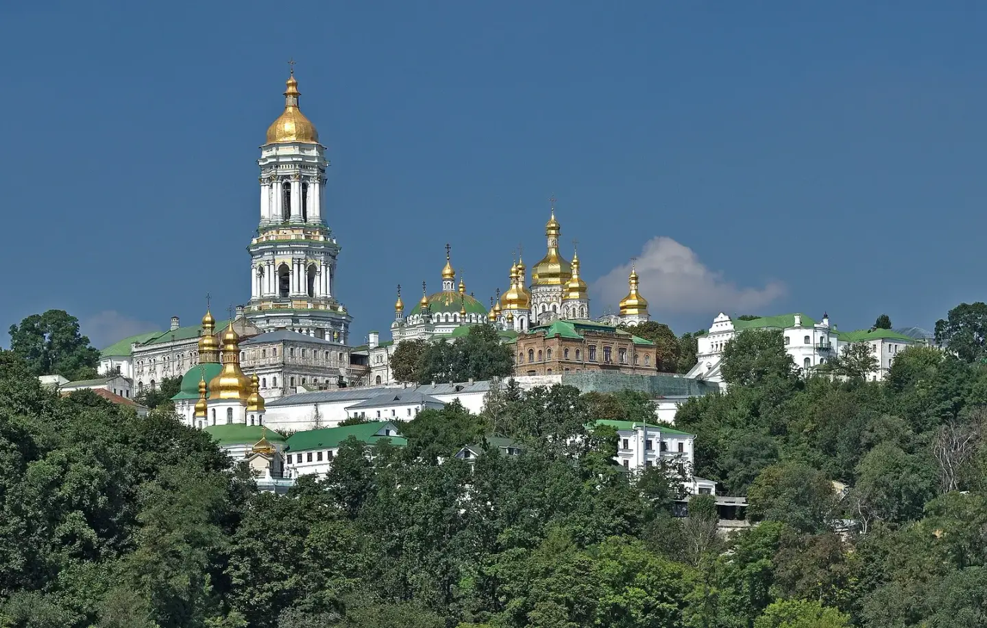 Золоті бані Києво-Печерської лаври над Дніпром, Київ
